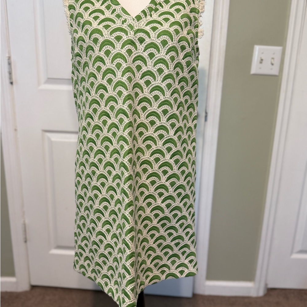 The Horizon Green and White Embroidered Sleeveless V-Neck Shift Dress - Picture 4 of 13